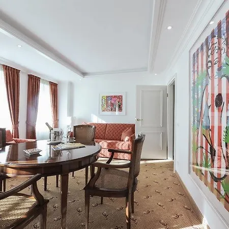 ホテル & A La Cour D'alsace By Happyculture