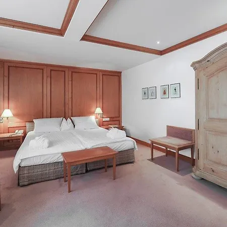 ホテル & A La Cour D'alsace By Happyculture 4*