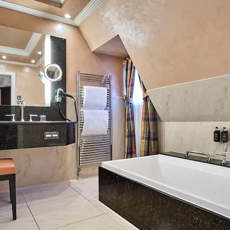 & A La Cour D'alsace By Happyculture Hotel