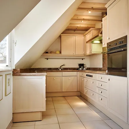 & A La Cour D'alsace By Happyculture