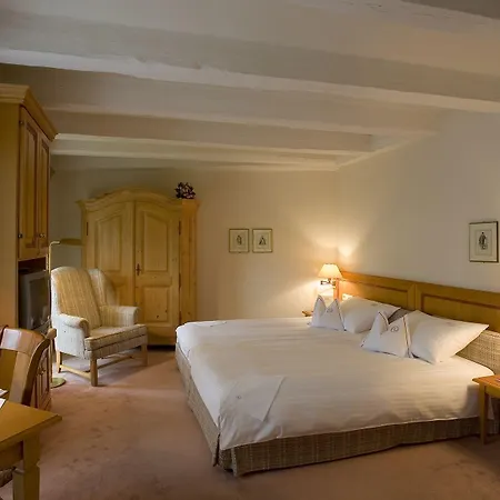 & A La Cour D'alsace By Happyculture