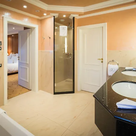 & A La Cour D'alsace By Happyculture オベルネ