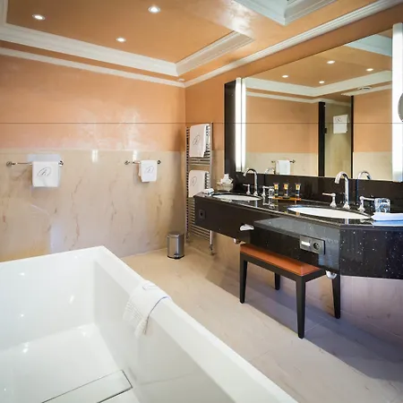 & A La Cour D'alsace By Happyculture オベルネ