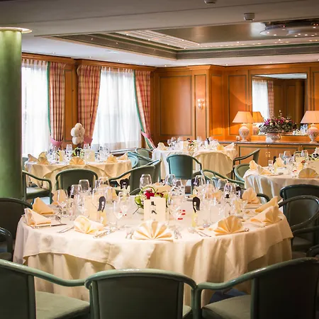 & A La Cour D'alsace By Happyculture