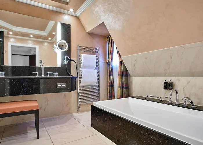 & A La Cour D'alsace By Happyculture Hotel