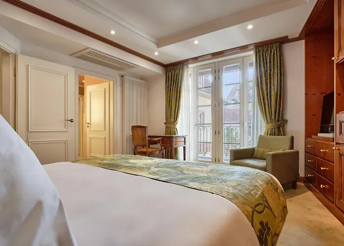 & A La Cour D'alsace By Happyculture