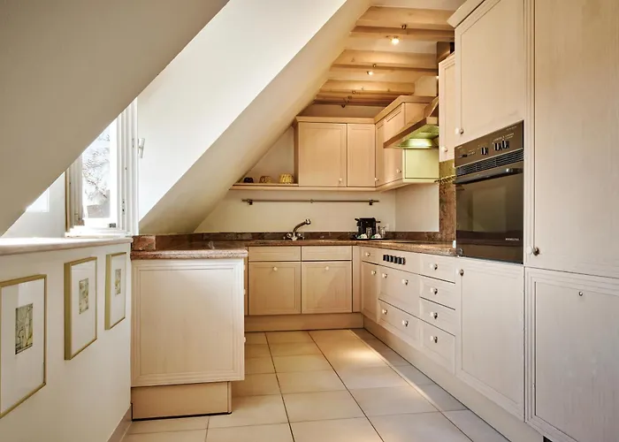 & A La Cour D'alsace By Happyculture