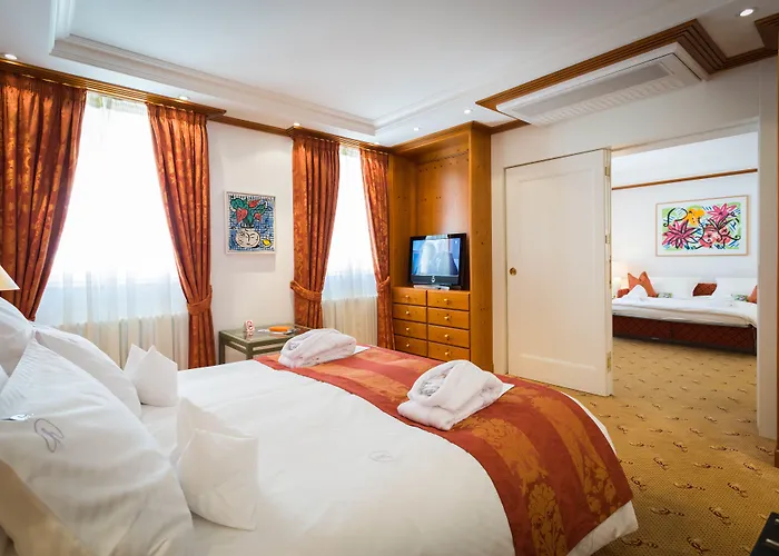 & A La Cour D'alsace By Happyculture