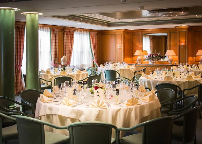 & A La Cour D'alsace By Happyculture